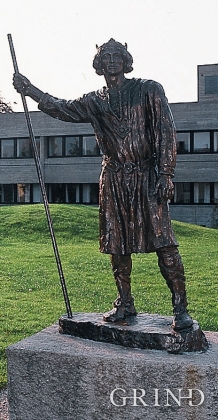 Statue av Magnus Erlingsson ved rådhuset i Etne