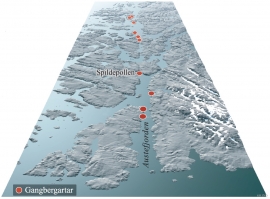 Den beine Austefjorden og landskapsdraget vidare mot nord vart til langs ei forkasting som strekkjer seg djupt ned i jordskorpa.