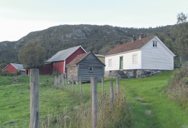 The farm steading of Årskog.