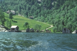 The Nottveit farms are situated without road access at Mofjorden.