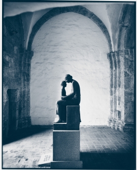 Hans Jacob Meyer's sculpture Mother and child from 1954, steeple base, Nonneseter monastery