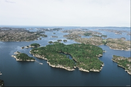 The green Hisøya Island