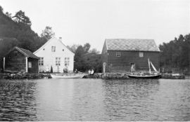 The trading post Kvalesund in Os, around 1900