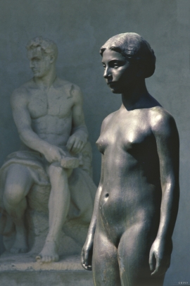 “Standing girl”, 1908, bronze. 