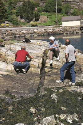 Geologists from all over the world come to study the veined bedrock (the dark stripe in the picture) at Spildepollen. 