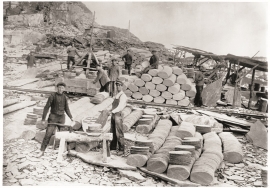 Working with roof slates in the slate quarry at Nordheim around the year 1900