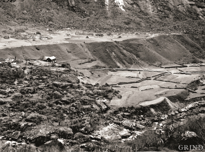 Tveit øvst i Simadalen, Eidfjord, tidleg i førre hundreåret